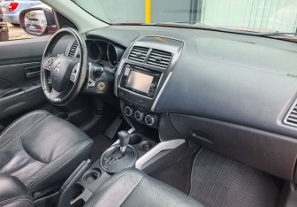 Подержанный автомобиль Mitsubishi ASX 2014 года (10 фото)