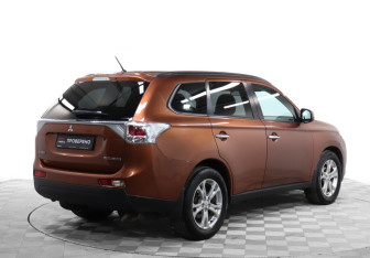 Подержанный автомобиль Mitsubishi Outlander 2012 года (5 фото)