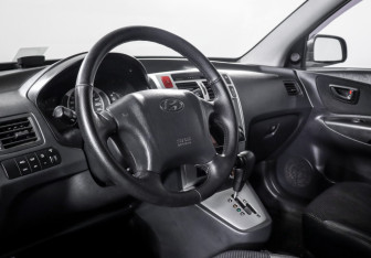 Подержанный автомобиль Hyundai Tucson 2007 года (13 фото)