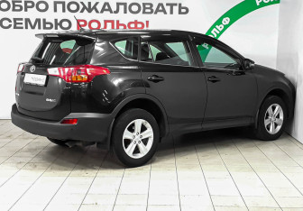 Подержанный автомобиль Toyota RAV4 2014 года (4 фото)