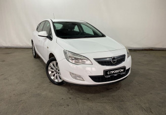 Подержанный автомобиль Opel Astra Hatchback 2011 года (3 фото)
