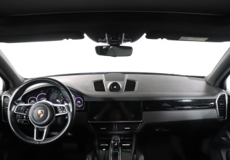 Подержанный автомобиль Porsche Cayenne 2021 года (12 фото)