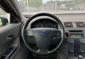 Подержанный автомобиль Volvo C30 2008 года (14 фото)