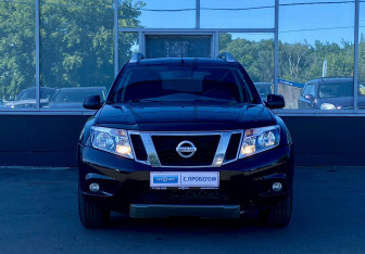 Подержанный автомобиль Nissan Terrano 2016 года (2 фото)