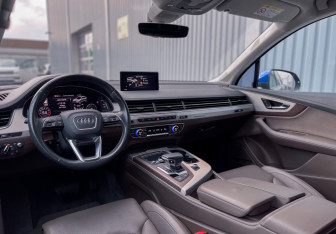Подержанный автомобиль Audi Q7 2015 года (14 фото)