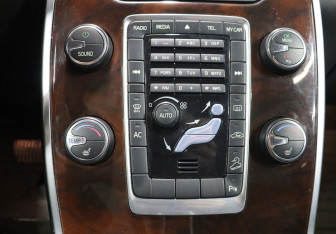 Подержанный автомобиль Volvo XC70 2012 года (20 фото)