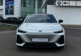 Подержанный автомобиль Changan UNI-V 2023 года (2 фото)