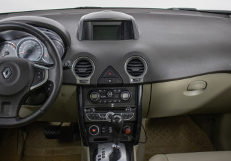 Подержанный автомобиль Renault Koleos 2013 года (14 фото)