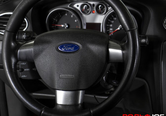 Подержанный автомобиль Ford Focus Hatchback 2011 года (8 фото)