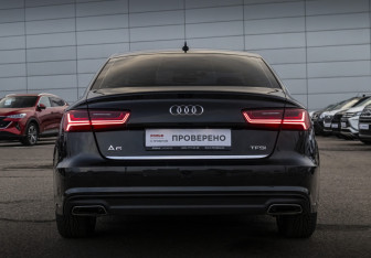Подержанный автомобиль Audi A6 Sedan 2017 года (10 фото)