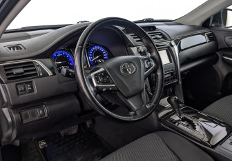 Подержанный автомобиль Toyota Camry Sedan 2015 года (15 фото)