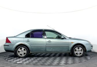 Подержанный автомобиль Ford Mondeo Sedan 2001 года (4 фото)