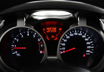 Подержанный автомобиль Nissan Juke 2011 года (7 фото)