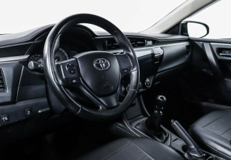 Подержанный автомобиль Toyota Corolla Sedan 2014 года (6 фото)