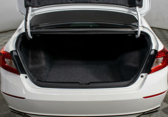 Подержанный автомобиль Honda Accord Sedan 2022 года (9 фото)