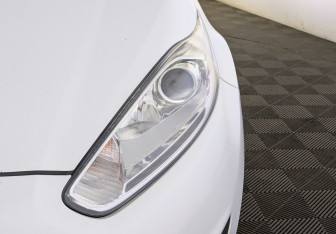 Подержанный автомобиль Ford Fiesta Sedan 2015 года (5 фото)