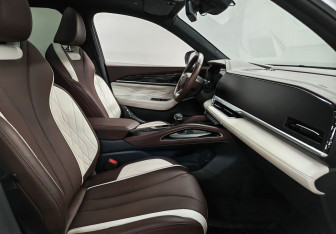 Подержанный автомобиль Geely Monjaro 2023 года (9 фото)