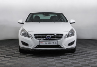 Подержанный автомобиль Volvo S60 2012 года (2 фото)