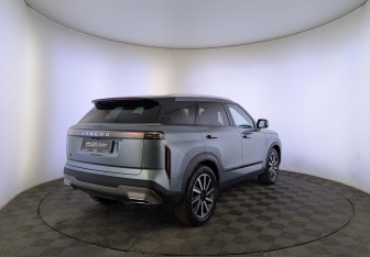 Подержанный автомобиль Jaecoo J7 2024 года (5 фото)