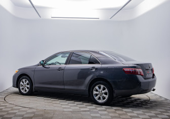 Подержанный автомобиль Toyota Camry Sedan 2010 года (7 фото)