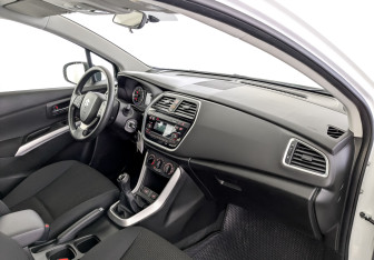 Подержанный автомобиль Suzuki SX4 Hatchback 2021 года (12 фото)