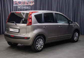 Подержанный автомобиль Nissan Note 2006 года (5 фото)