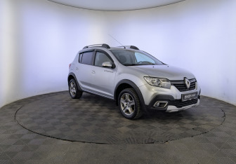 Подержанный автомобиль Renault Sandero 2021 года (3 фото)