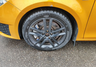 Подержанный автомобиль SEAT Leon Hatchback 2011 года (12 фото)