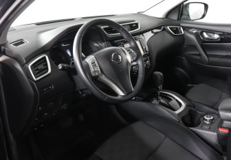Подержанный автомобиль Nissan Qashqai 2017 года (9 фото)