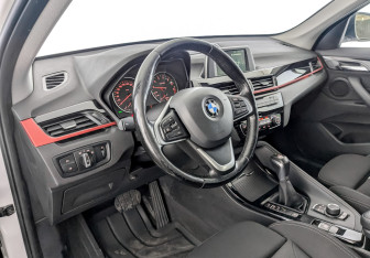 Подержанный автомобиль BMW X1 2017 года (16 фото)