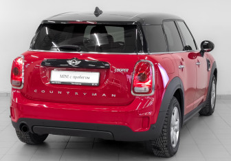 Подержанный автомобиль MINI Clubman Wagon 2017 года (5 фото)