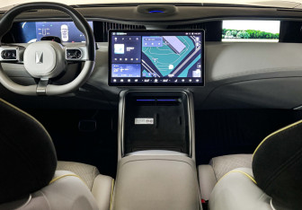 Подержанный автомобиль Avatr 11 2023 года (15 фото)