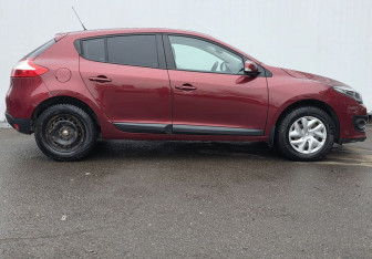 Подержанный автомобиль Renault Megane Hatchback 2014 года (4 фото)