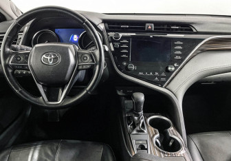 Подержанный автомобиль Toyota Camry Sedan 2018 года (12 фото)