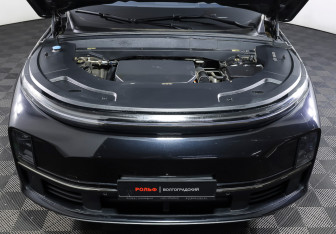 Подержанный автомобиль LiXiang L7 2023 года (9 фото)