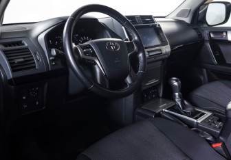 Подержанный автомобиль Toyota Land Cruiser Prado 2019 года (15 фото)