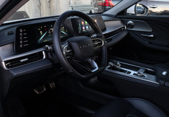 Подержанный автомобиль Chery Arrizo 8 2024 года (13 фото)