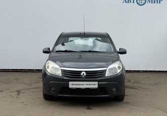 Подержанный автомобиль Renault Sandero 2010 года (2 фото)