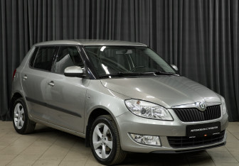 Подержанный автомобиль Skoda Fabia Hatchback 2011 года (4 фото)
