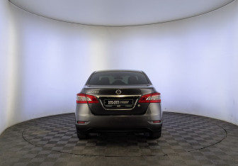 Подержанный автомобиль Nissan Sentra Sedan 2014 года (6 фото)