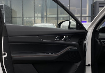 Подержанный автомобиль Changan UNI-K 2022 года (21 фото)