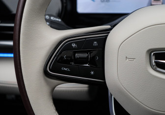 Подержанный автомобиль Geely Monjaro 2023 года (33 фото)