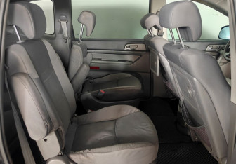 Подержанный автомобиль SsangYong Stavic 2013 года (10 фото)