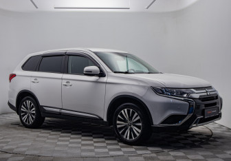 Подержанный автомобиль Mitsubishi Outlander 2021 года (7 фото)