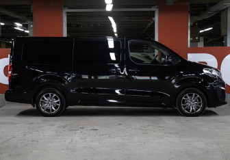 Подержанный автомобиль Peugeot Traveller 2020 года (4 фото)