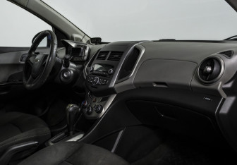 Подержанный автомобиль Chevrolet Aveo Sedan 2013 года (11 фото)