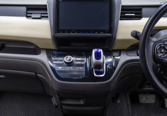 Подержанный автомобиль Honda Freed 2016 года (17 фото)