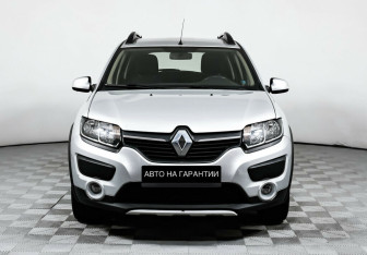Подержанный автомобиль Renault Sandero 2016 года (2 фото)