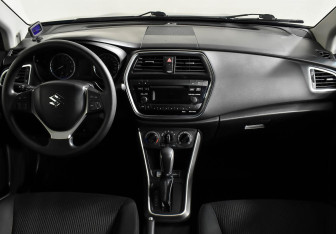 Подержанный автомобиль Suzuki SX4 Hatchback 2016 года (9 фото)