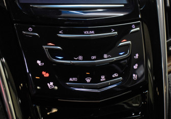 Подержанный автомобиль Cadillac Escalade Suv 2017 года (20 фото)